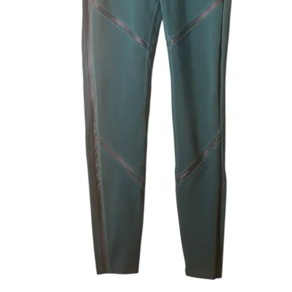 ALO Yoga Green and Black Workout‎ Leggings Size Medium 📦